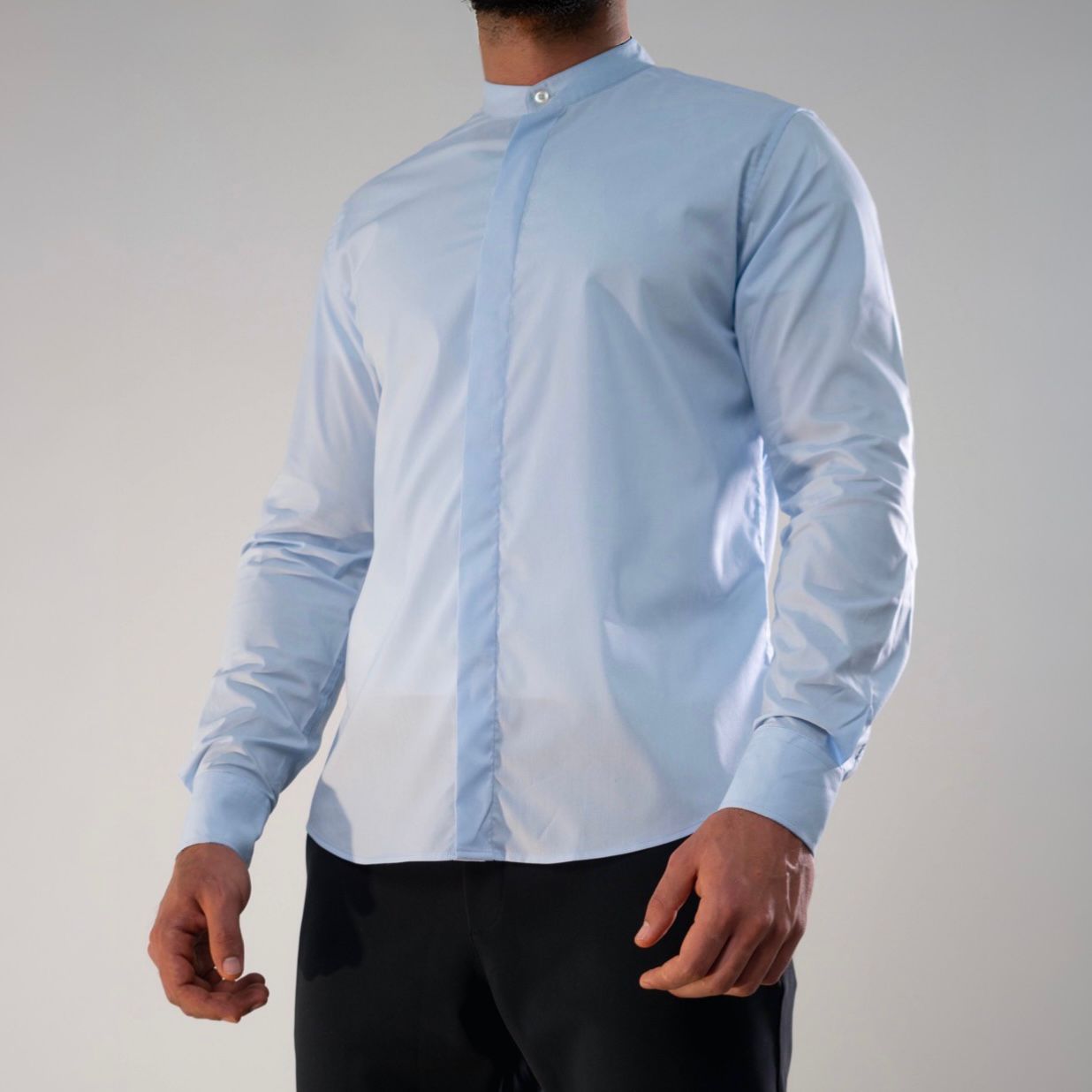 Chemise col officier à boutons cachés